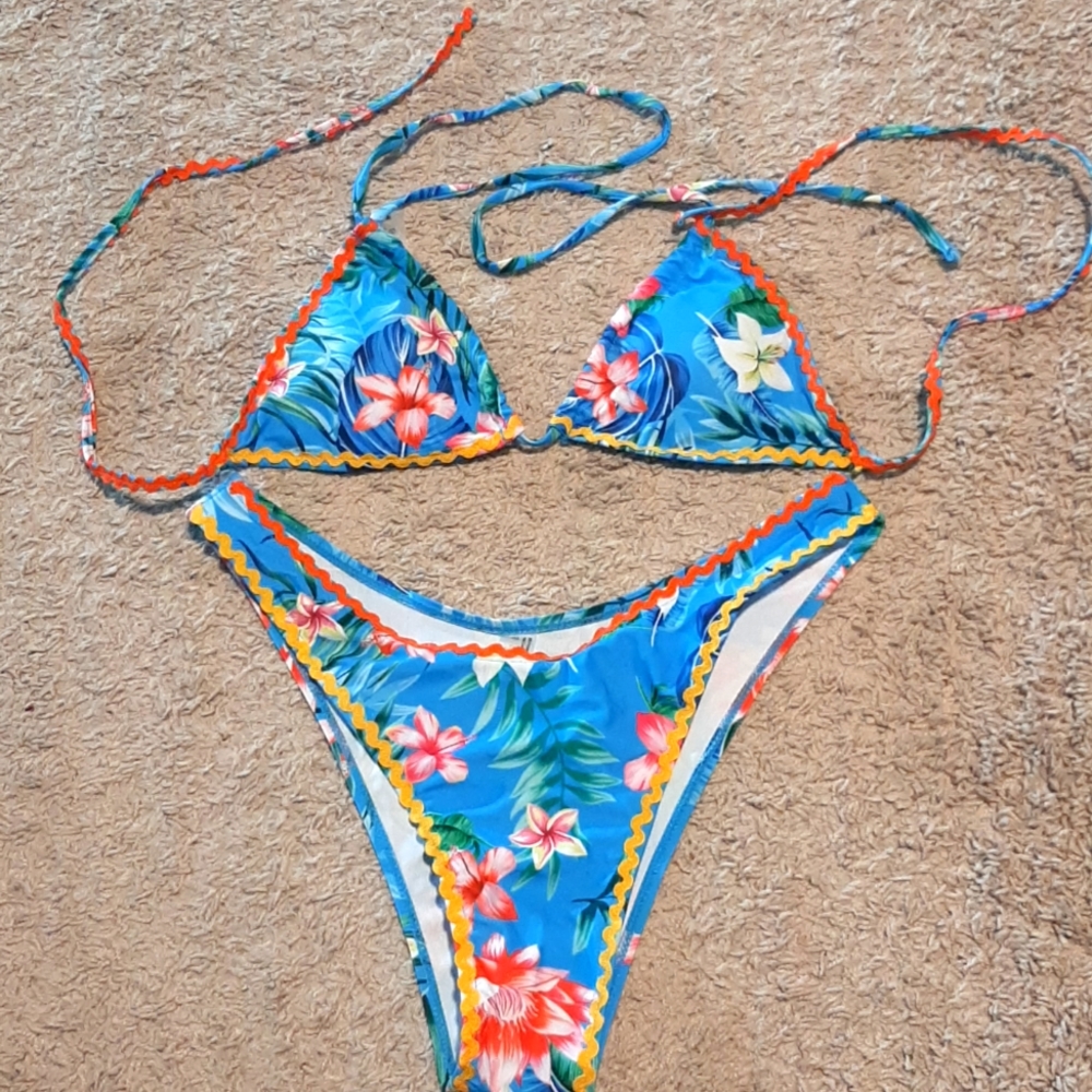Tropical print string bikini